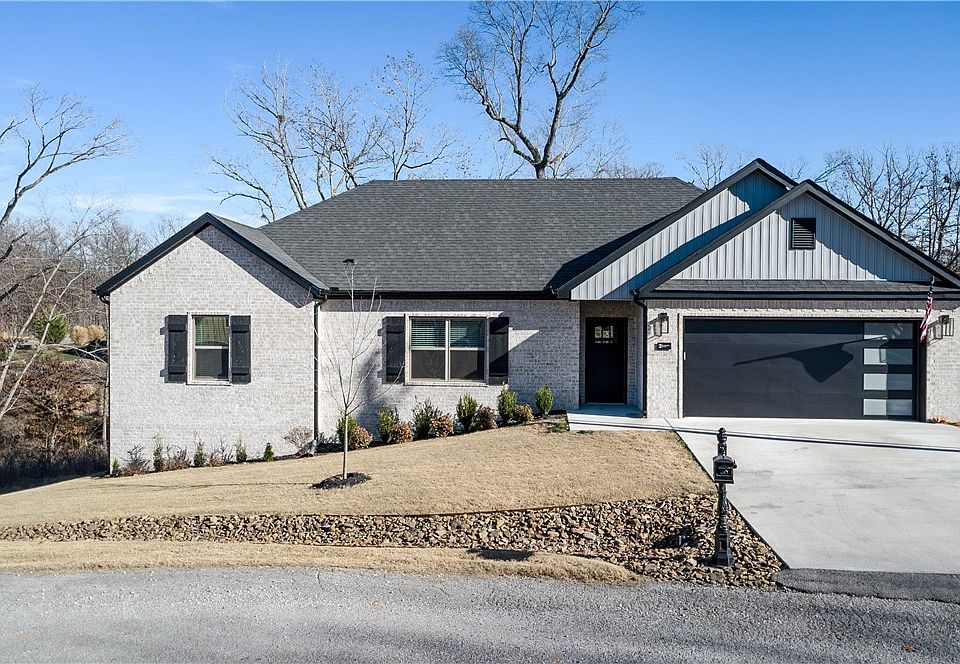 1st image of 2 Anchinleck Cir