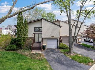 29W376 Thornwood Ln, Warrenville, IL