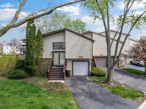 29W376 Thornwood Ln, Warrenville, IL 60555