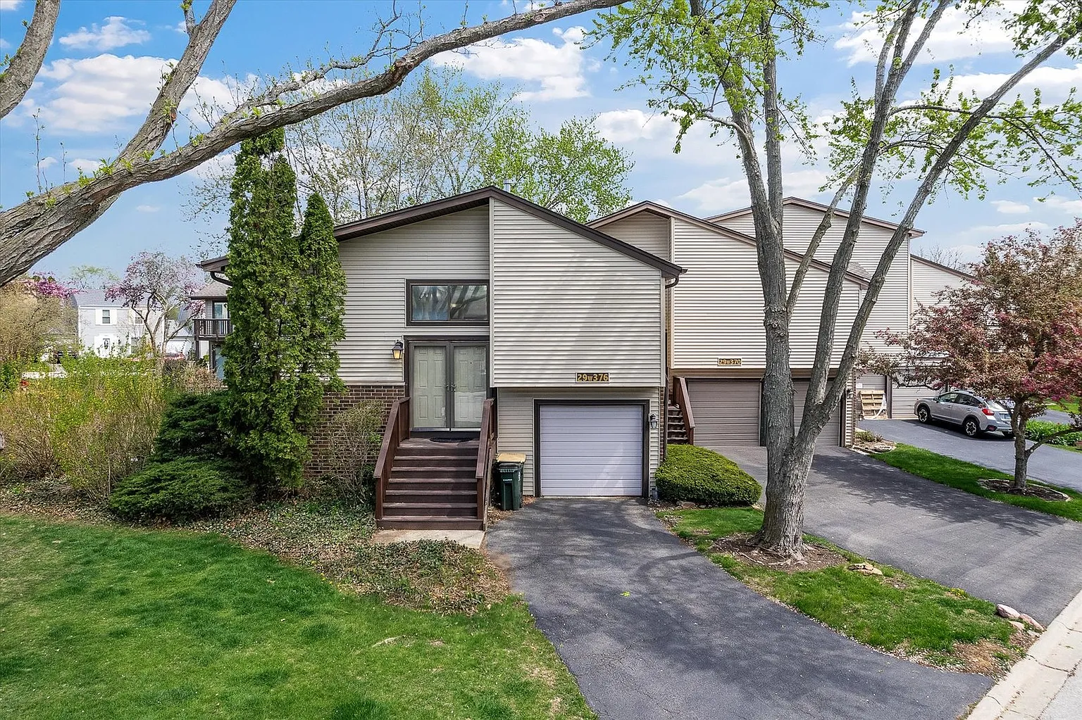 29W376 Thornwood Ln photo 1