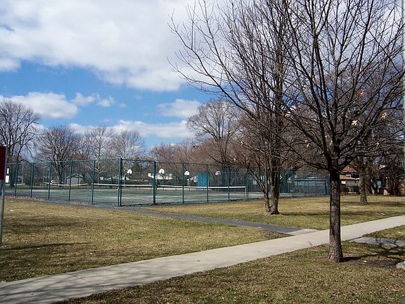4th image of 5012 Oak Center Dr