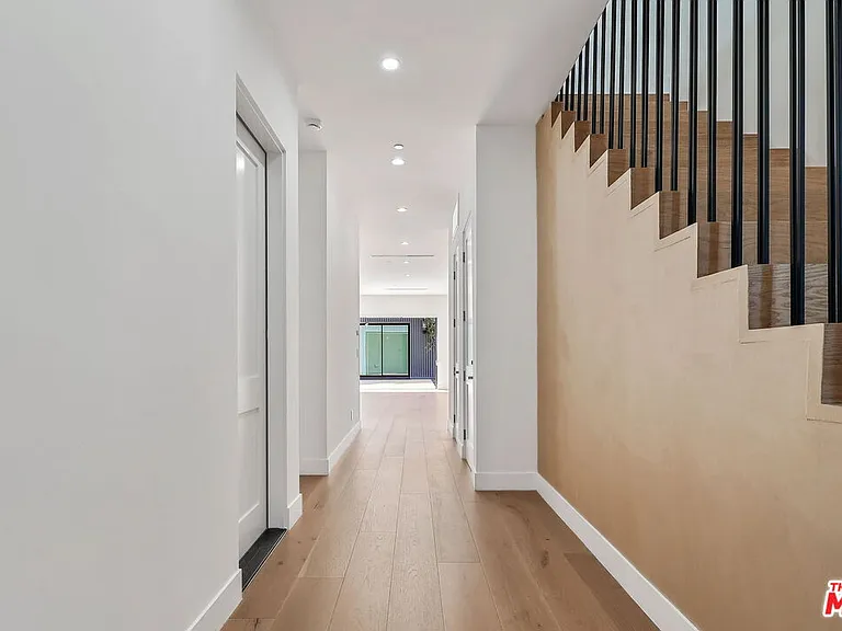 5917 Rhodes Ave — Photo 5