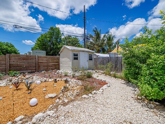 3rd image of 30372 Palm Dr