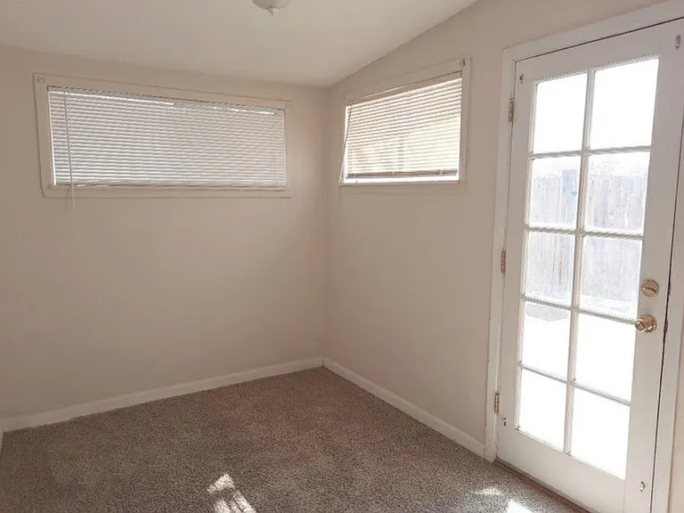 560 Estancia Dr NW — Photo 11