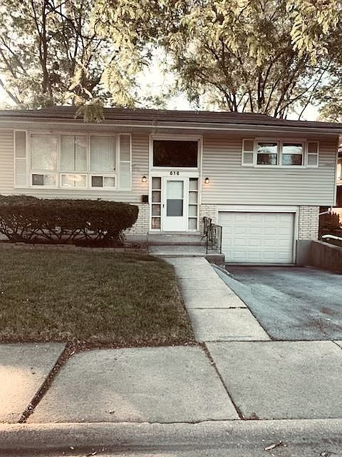 1st image of 616 E 156th Pl