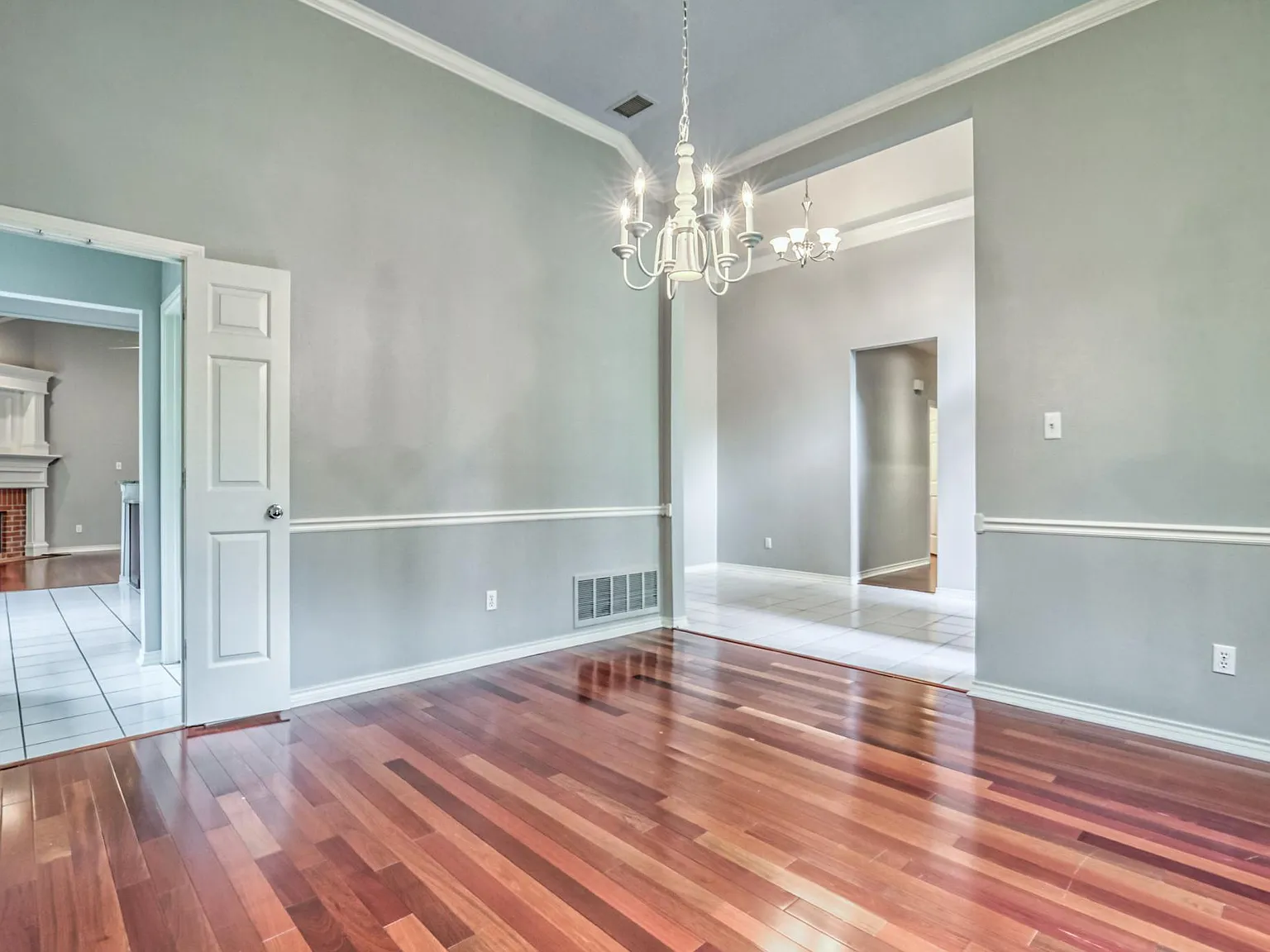 3 bed, 2525 sqft, $2,995 — Photo 3