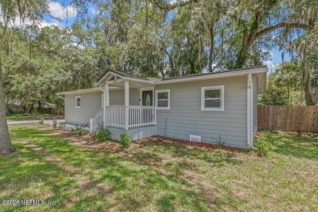 4 bed, 2.0 bath, 1296 sqft, $2,000 — Photo 1