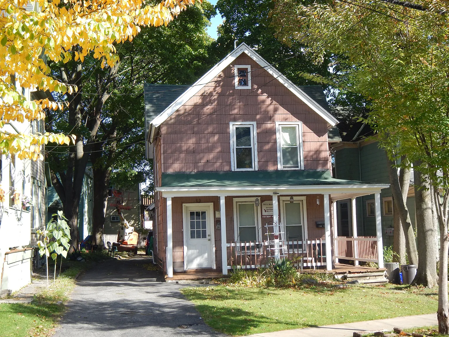 715 S Beech Apt 1- First Floor Close to Shops and Restaurants for July 1, 2027 — Photo 3