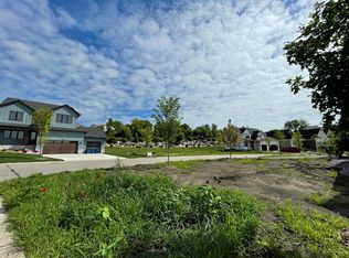 108 Forest Ct, Waconia, MN 55387