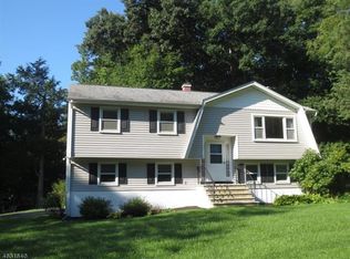 19 Parrish Dr, Vernon, NJ 07462