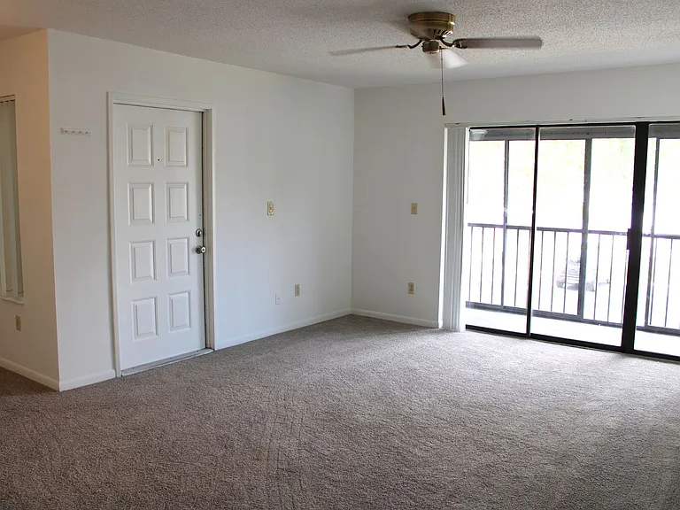 952 Courtyard Ln #12 — Photo 8