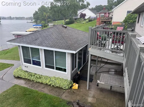 6504 Andersonville Rd, Waterford, MI 48329