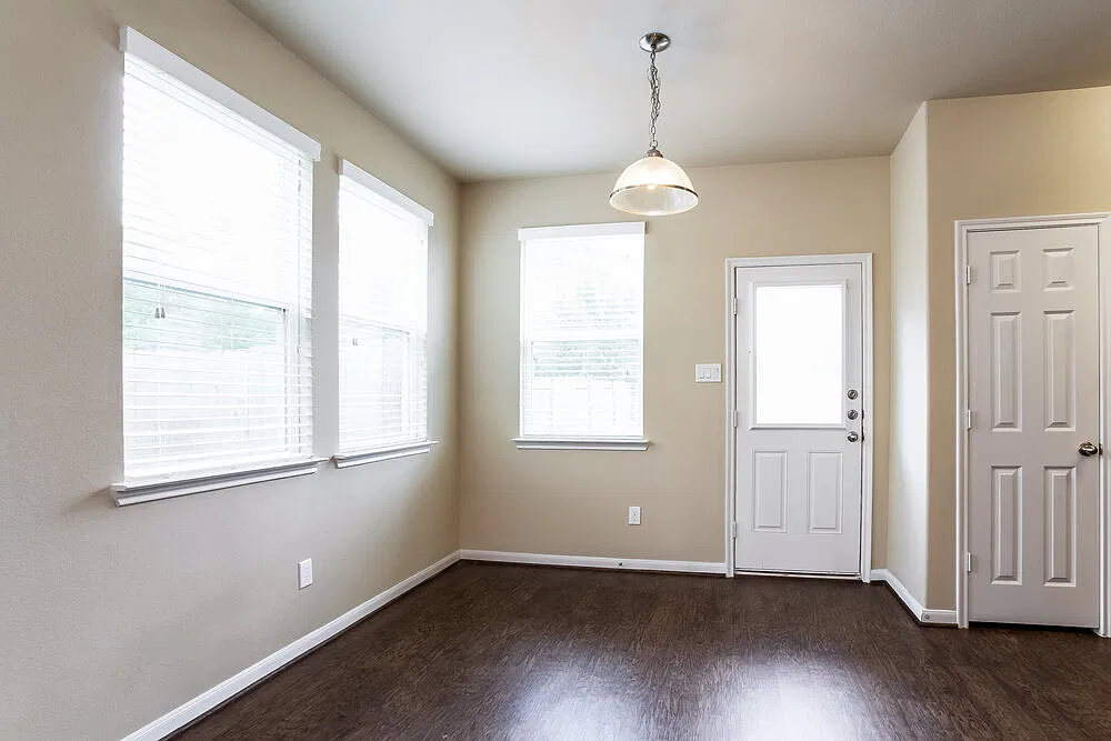 4 bed, 2.0 bath, 2153 sqft, $2,195 — Photo 4