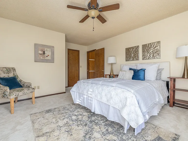 2228 E Roanoke Dr — Photo 32