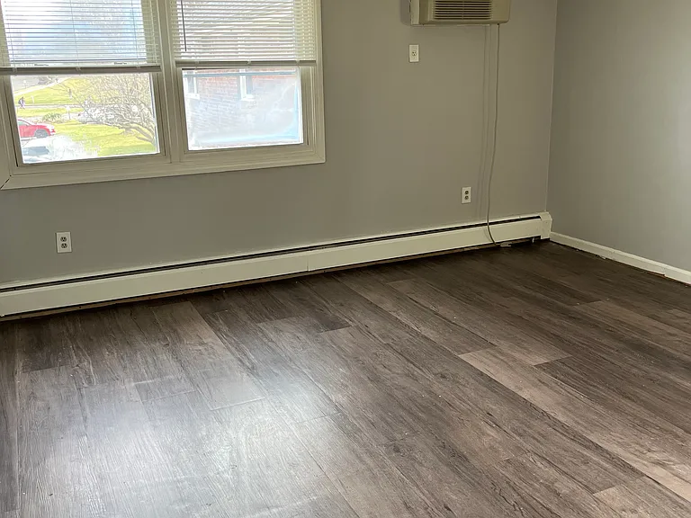 Williamsburg Apartments — Photo 17