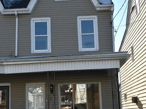 402 W Chestnut St, Frackville, PA 17931