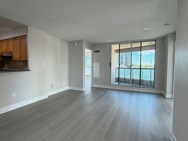7 Lorraine Dr #612 — Photo 8