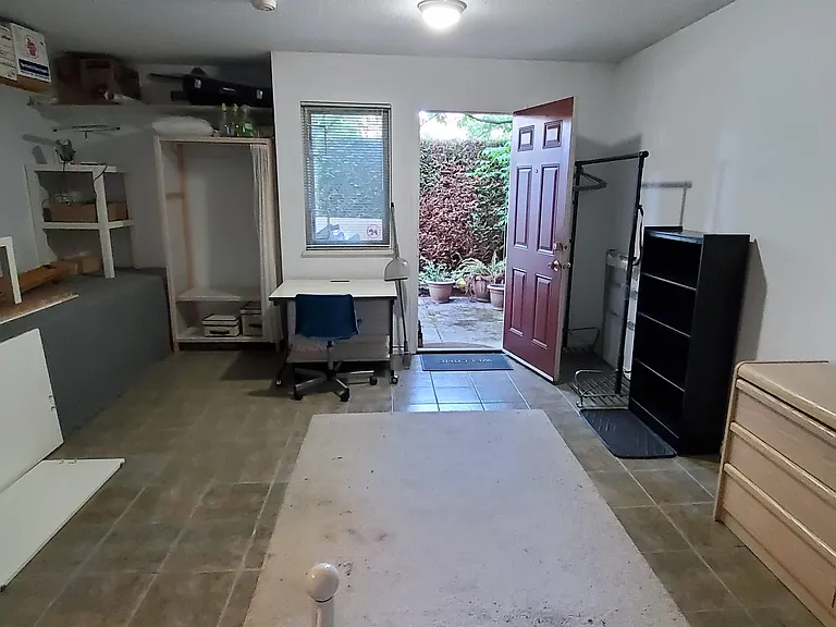 12331 McNeely Dr #ROOMS IN SHARED — Photo 7