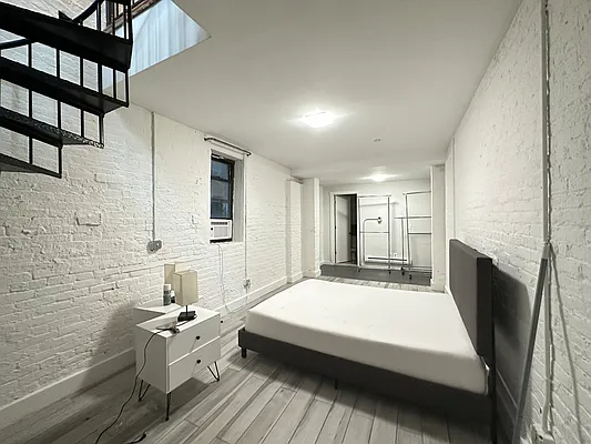 Rented by eRealty Advisors USA Inc | media 29