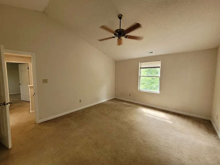 104 Corgy Dr — Photo 17