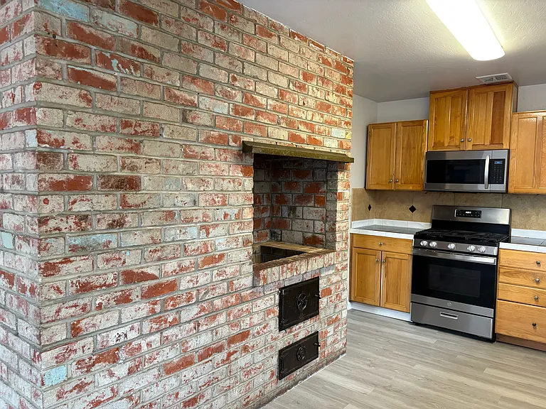 1202 Rollingwood Dr — Photo 4