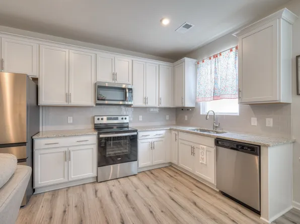 1230 Foxton Ln, Antioch, TN 37013