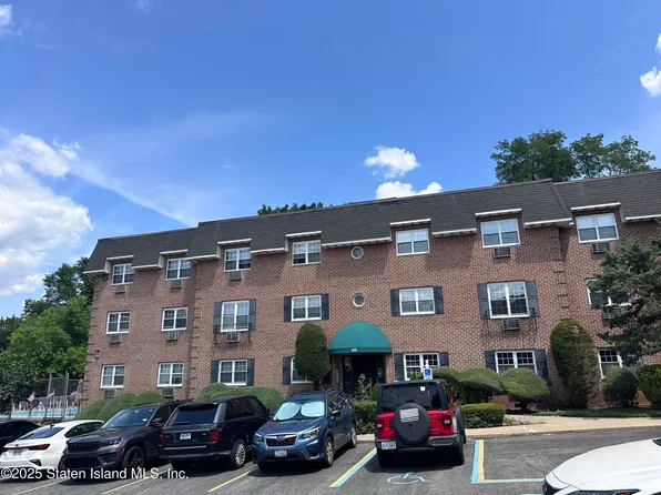 400 Maryland Ave APT 3B, Staten Island, NY 10305