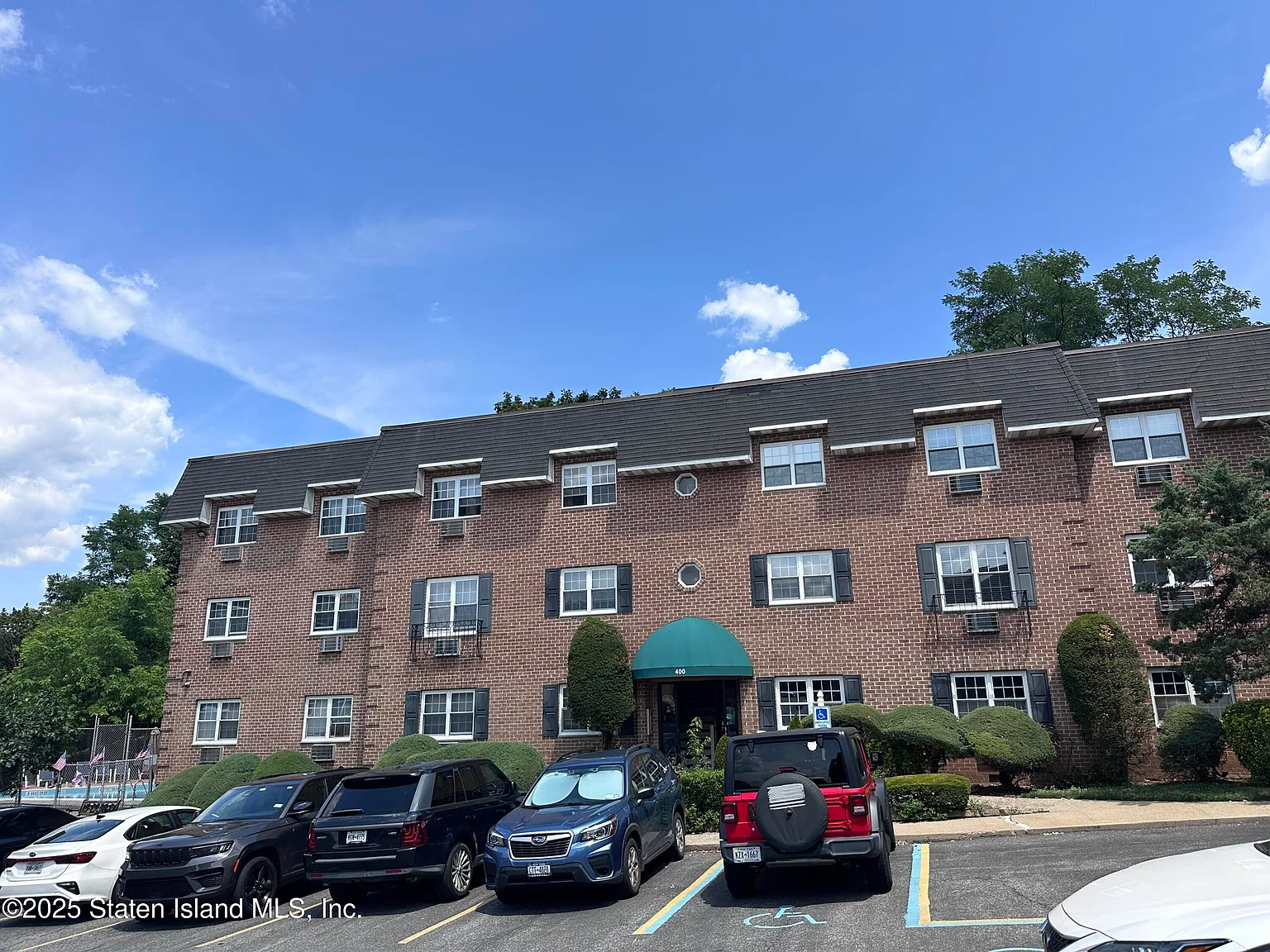 400 Maryland Ave APT 3B photo 1