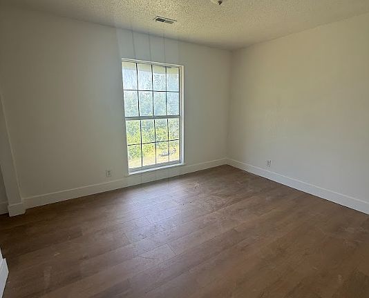 4th image of 3024 SE Swygart St #F