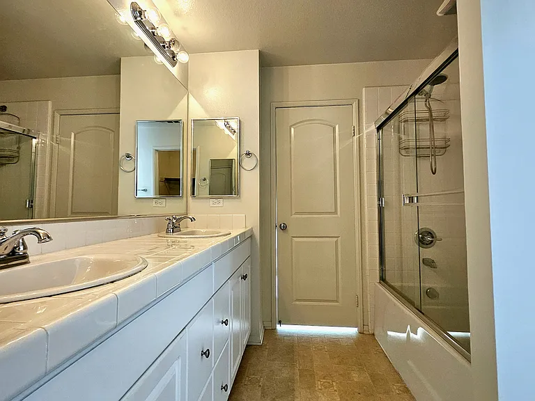 37 Bijou — Photo 18