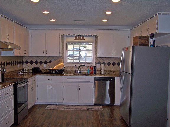 2nd image of 639 Holiday Dr N