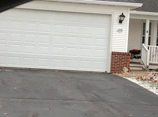 209 Eastman Ct, Marshall, MI