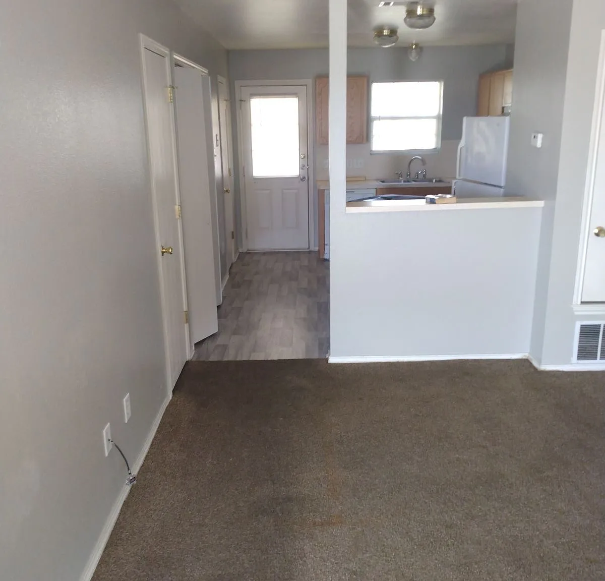 2 bed, 1.5 bath, 957 sqft, $750 — Photo 2