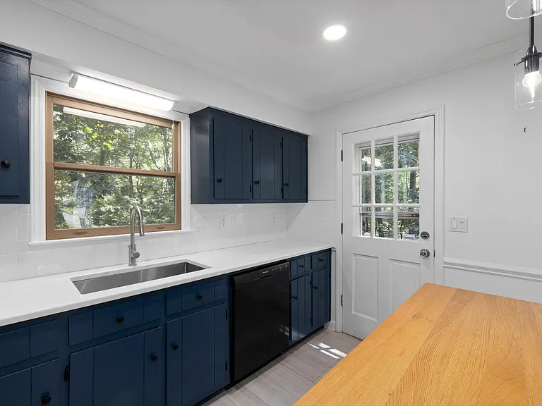3804 Zenith Pl — Photo 11