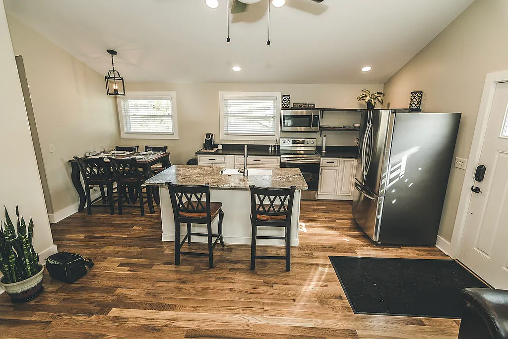 3 bed, $3,900 — Photo 2