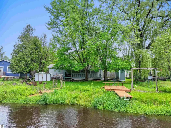 10793 Riverside Dr, Honor, MI 49640