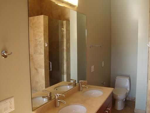 5th image of 2229 N Leavitt St #3