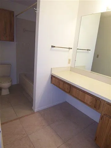 10819 Venice Cir — Photo 11
