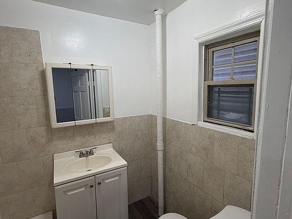 4th image of 813 Freeman St Floor 2