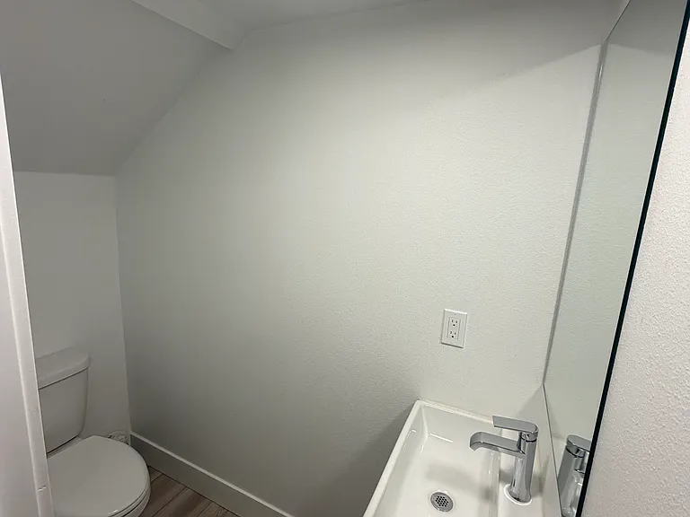 907 Hiawatha Pl S #E — Photo 5