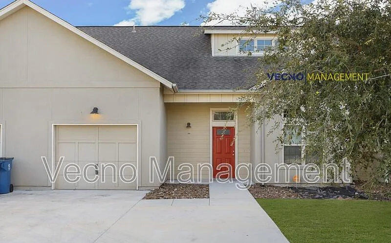 215 Circle Court Dr #215