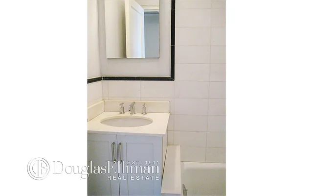 Rented by Douglas Elliman | media 19