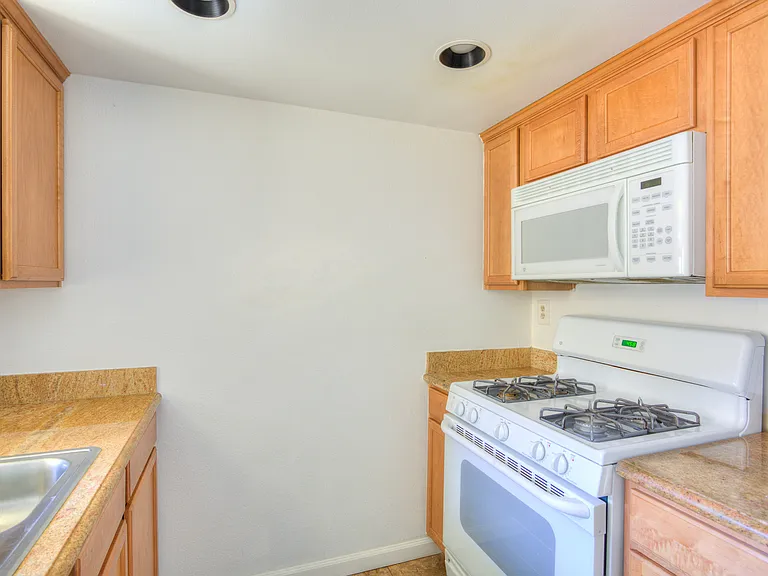 1116 W Blaine St #203 — Photo 13