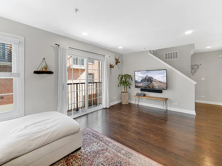 101 S Evergreen Ave #12G — Photo 8