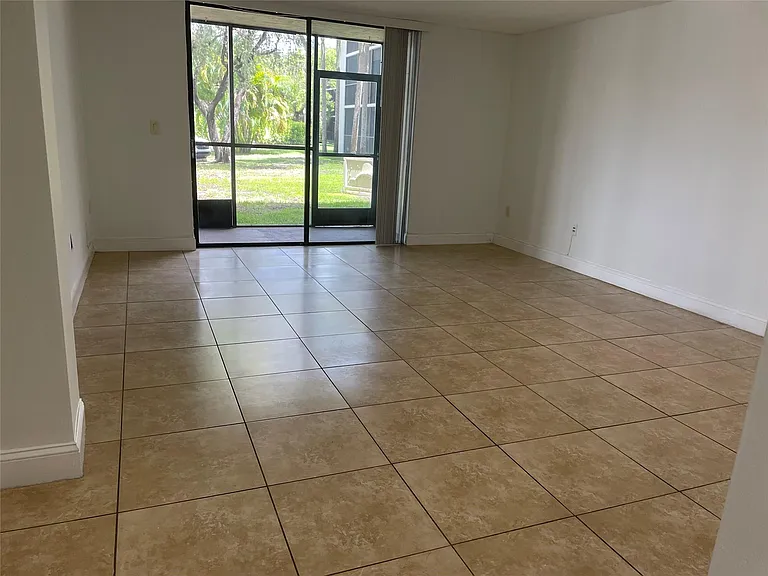 8065 SW 107th Ave #108 — Photo 7