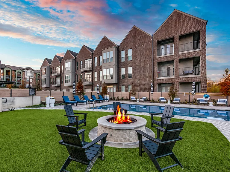 Lenox Lake Highlands — Photo 16
