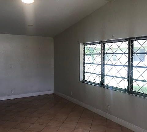 4th image of 1624 NW 15th Pl