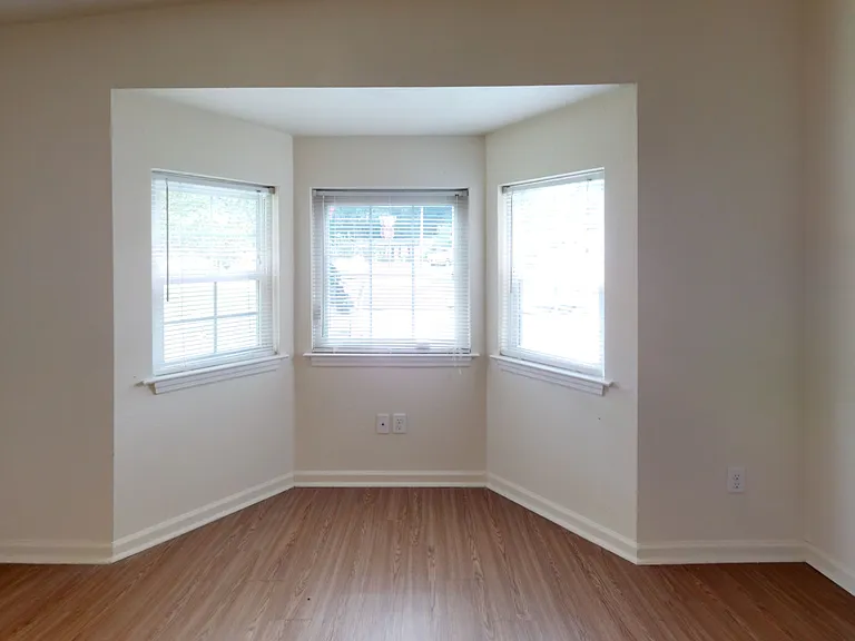 610 Kyle St — Photo 10