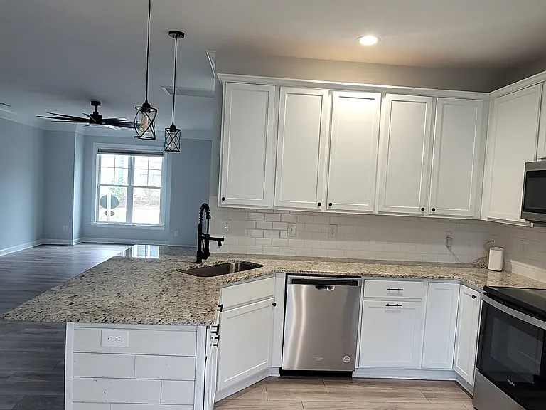 2022 Holmes Ct E — Photo 9