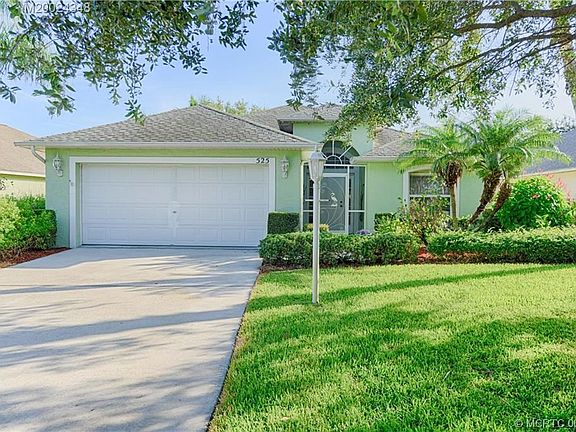 3rd image of 525 SW Cyrilla Trl